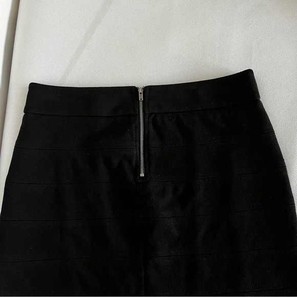 BCBGeneration Mini Skirt Size 6 A-Line Back Zip Closure Stretchy - Picture 3 of 8
